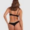 Revolve V String - Black