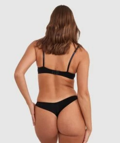 Revolve V String - Black